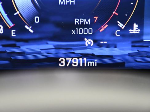 Used 2025 Chevrolet Tahoe Z71 AWD/4WD image 18
