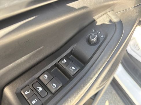 Used 2024 Jeep Grand Cherokee Laredo image 18