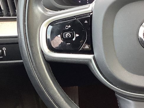 Certified 2022 Volvo XC60 B5 Inscription w/ Climate Package image 19