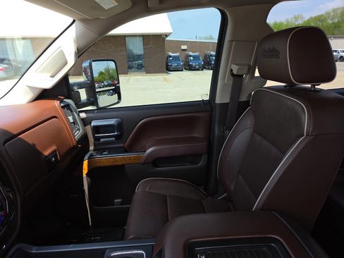 Used 2016 Chevrolet Silverado 2500 High Country w/ Duramax Plus Package AWD/4WD image 20