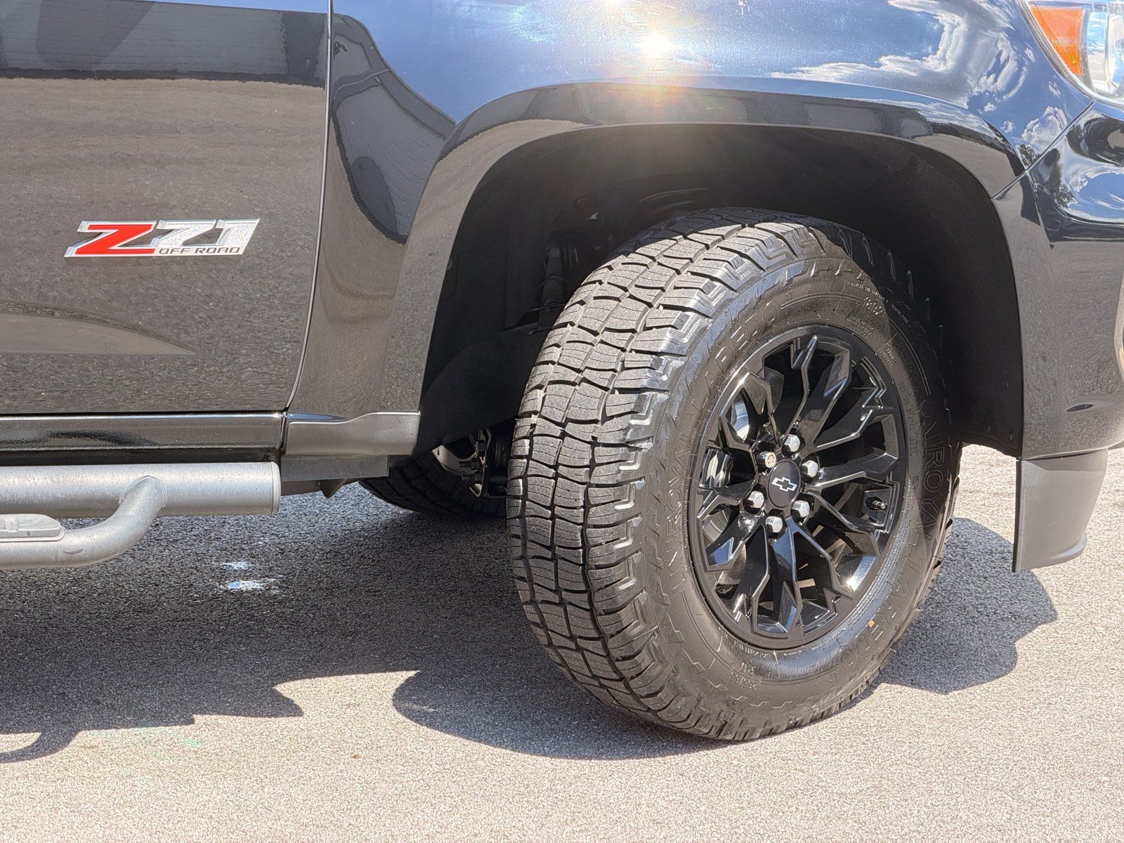 Used 2021 Chevrolet Colorado Z71 w/ Z71 Midnight Edition AWD/4WD image 5