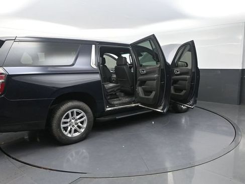 Used 2022 Chevrolet Suburban LT AWD/4WD image 46