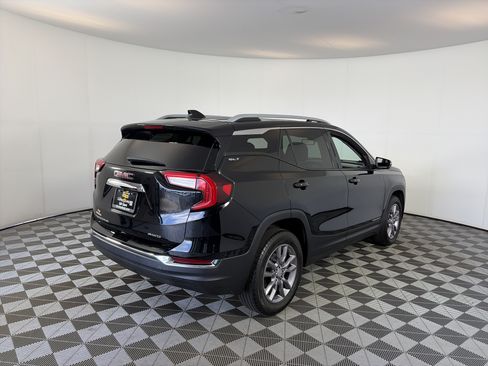 Used 2024 GMC Terrain SLT AWD/4WD image 10