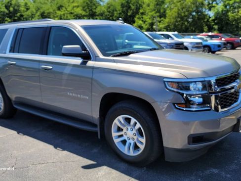 Used 2017 Chevrolet Suburban LT AWD/4WD image 8