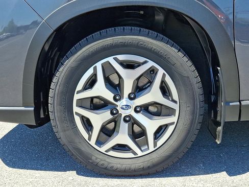 Used 2022 Subaru Forester Premium AWD/4WD image 9