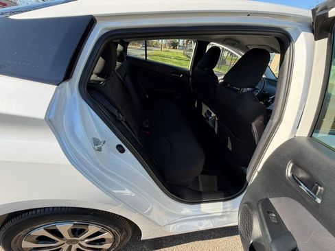 Used 2021 Toyota Prius LE image 16