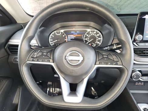 Used 2025 Nissan Altima 2.5 SV FWD image 23