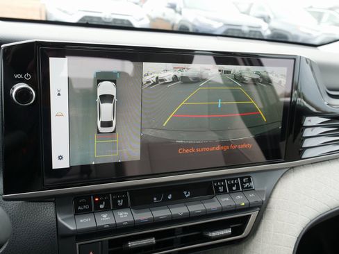 Used 2025 Toyota Camry XLE image 28