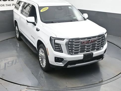 Used 2025 GMC Yukon XL Denali AWD/4WD image 46