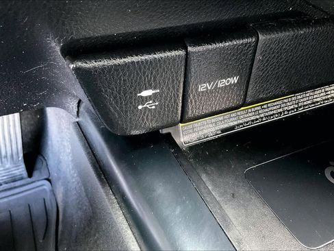 Used 2019 Toyota Camry SE image 35