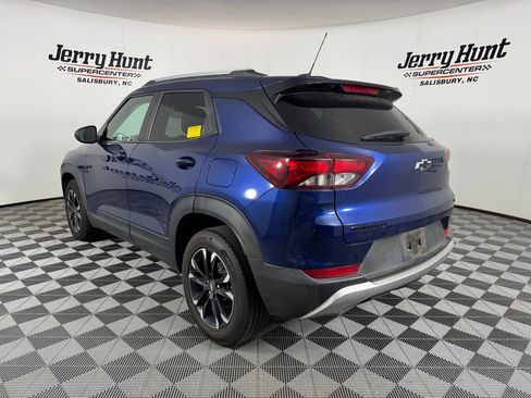 Used 2022 Chevrolet TrailBlazer LT w/ LPO, Blackout Package FWD image 9