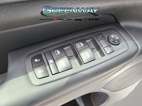 Used 2022 Jeep Grand Cherokee Laredo X RWD image 14