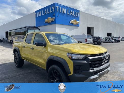 Used 2023 Chevrolet Colorado Trail Boss w/ Technology Package image 1