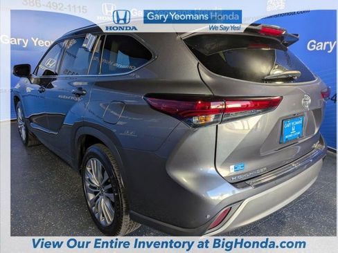 Used 2023 Toyota Highlander FWD image 8