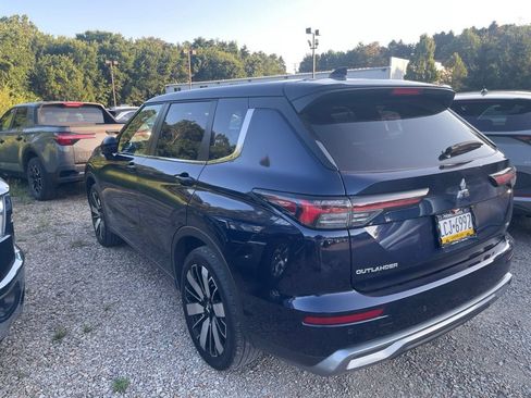 Used 2025 Mitsubishi Outlander SE AWD/4WD image 3