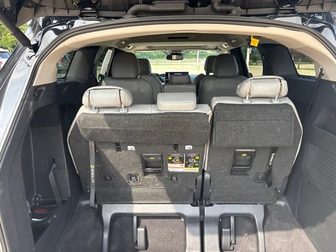 Used 2026 Toyota Sienna XLE FWD image 28