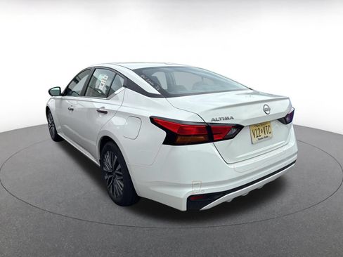 Used 2025 Nissan Altima 2.5 SV FWD image 13