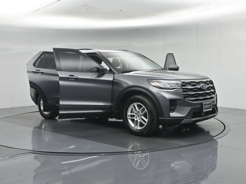 Used 2025 Ford Explorer Active RWD image 36