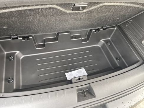 Used 2023 Chevrolet Traverse LT FWD image 21