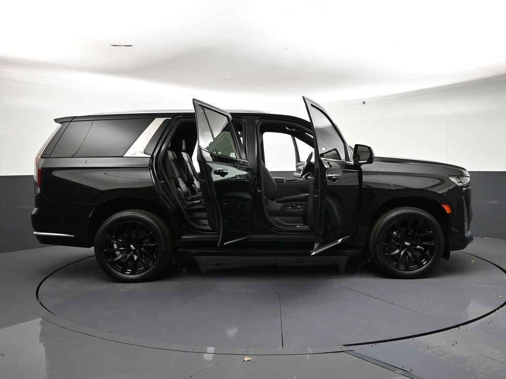 Used 2022 Cadillac Escalade Luxury w/ LPO, Illumination Package AWD/4WD image 33