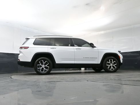 Used 2025 Jeep Grand Cherokee L Limited AWD/4WD image 24