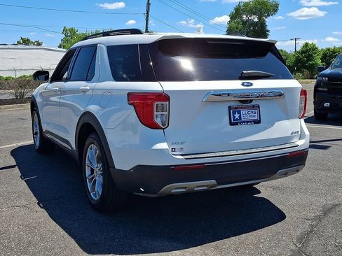Used 2021 Ford Explorer XLT w/ Equipment Group 202A AWD/4WD image 9
