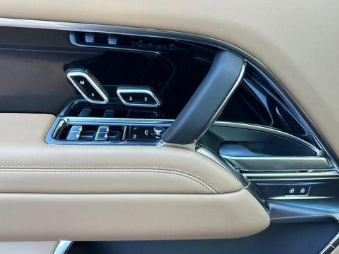 New 2026 Land Rover Range Rover SE image 15