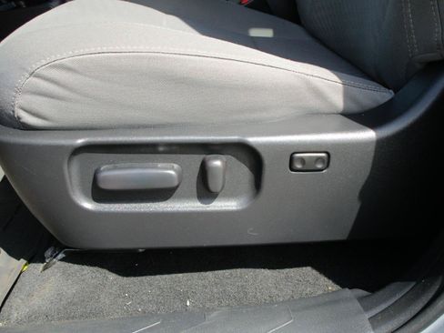 Used 2021 Toyota Tacoma SR5 AWD/4WD image 14
