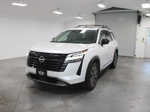 Used 2026 Nissan Pathfinder Platinum AWD/4WD image 4