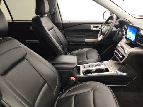 Used 2023 Ford Explorer XLT w/ Equipment Group 202A image 21