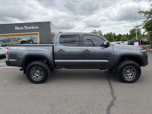 Used 2023 Toyota Tacoma TRD Off-Road w/ Technology Package AWD/4WD image 8