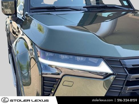 Used 2025 Lexus GX 550 w/ Accessory Package (2T) AWD/4WD image 9