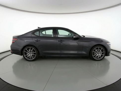 Used 2025 Genesis G70 2.5T image 11