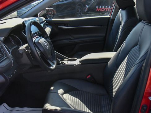 Used 2024 Toyota Camry SE image 18