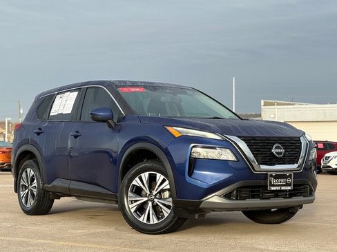 Certified 2022 Nissan Rogue SV image 2