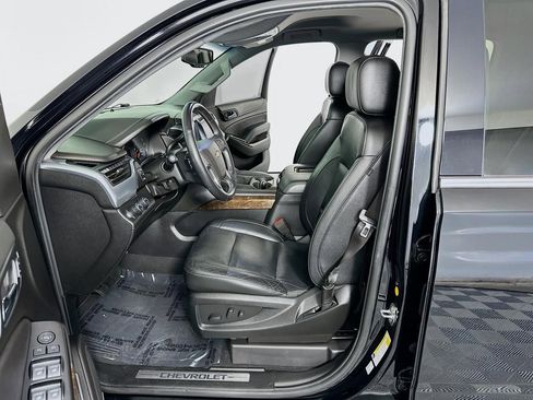 Used 2020 Chevrolet Suburban LT image 25