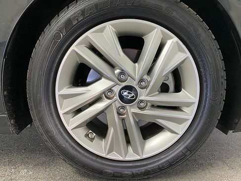 Used 2020 Hyundai Elantra SEL image 26
