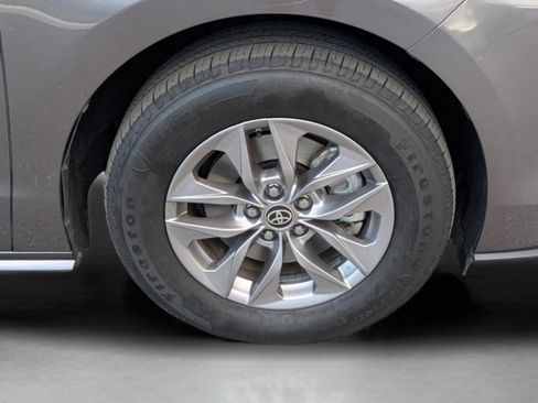 Used 2023 Toyota Sienna XLE image 10