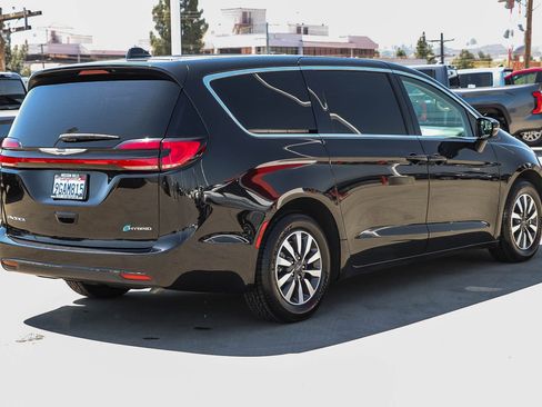 Used 2022 Chrysler Pacifica Touring-L FWD image 7
