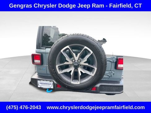 Used 2024 Jeep Wrangler Unlimited w/ Convenience Group AWD/4WD image 11