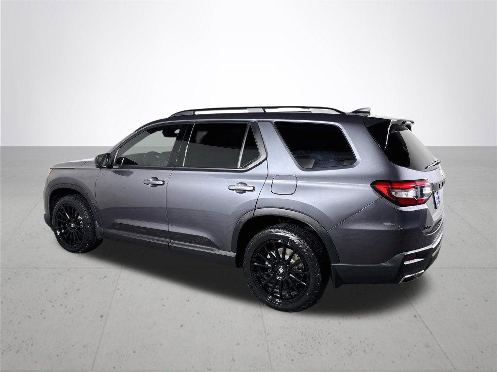 Used 2025 Honda Pilot Black Edition image 8