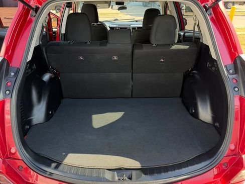 Used 2017 Toyota RAV4 LE FWD image 12