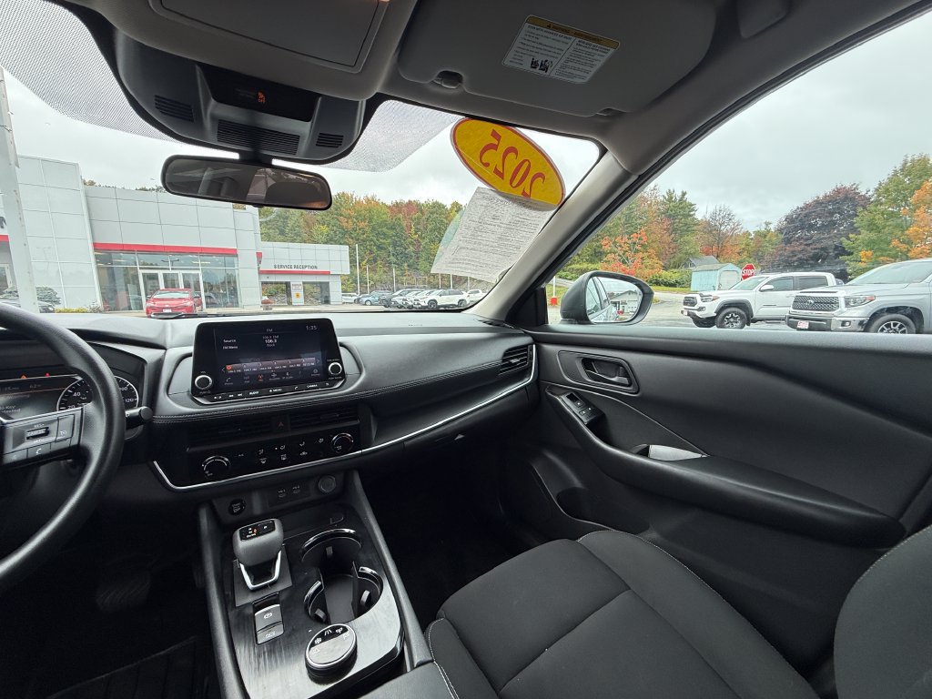 Used 2025 Nissan Rogue S AWD/4WD image 12