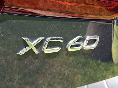 Used 2022 Volvo XC60 B5 Momentum w/ Climate Package AWD/4WD image 32