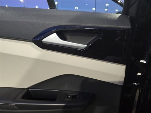 New 2026 Volkswagen Taos S image 15