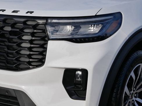 Used 2025 Ford Explorer ST-Line image 16