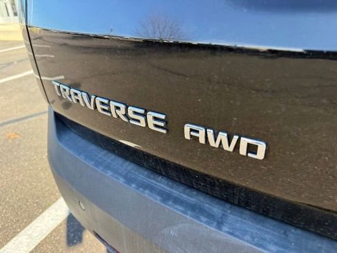 Used 2022 Chevrolet Traverse LT image 6