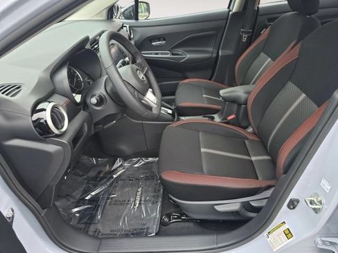Used 2025 Nissan Versa SR w/ Trunk Package FWD image 18