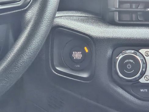 Used 2025 Jeep Gladiator Sport AWD/4WD image 15
