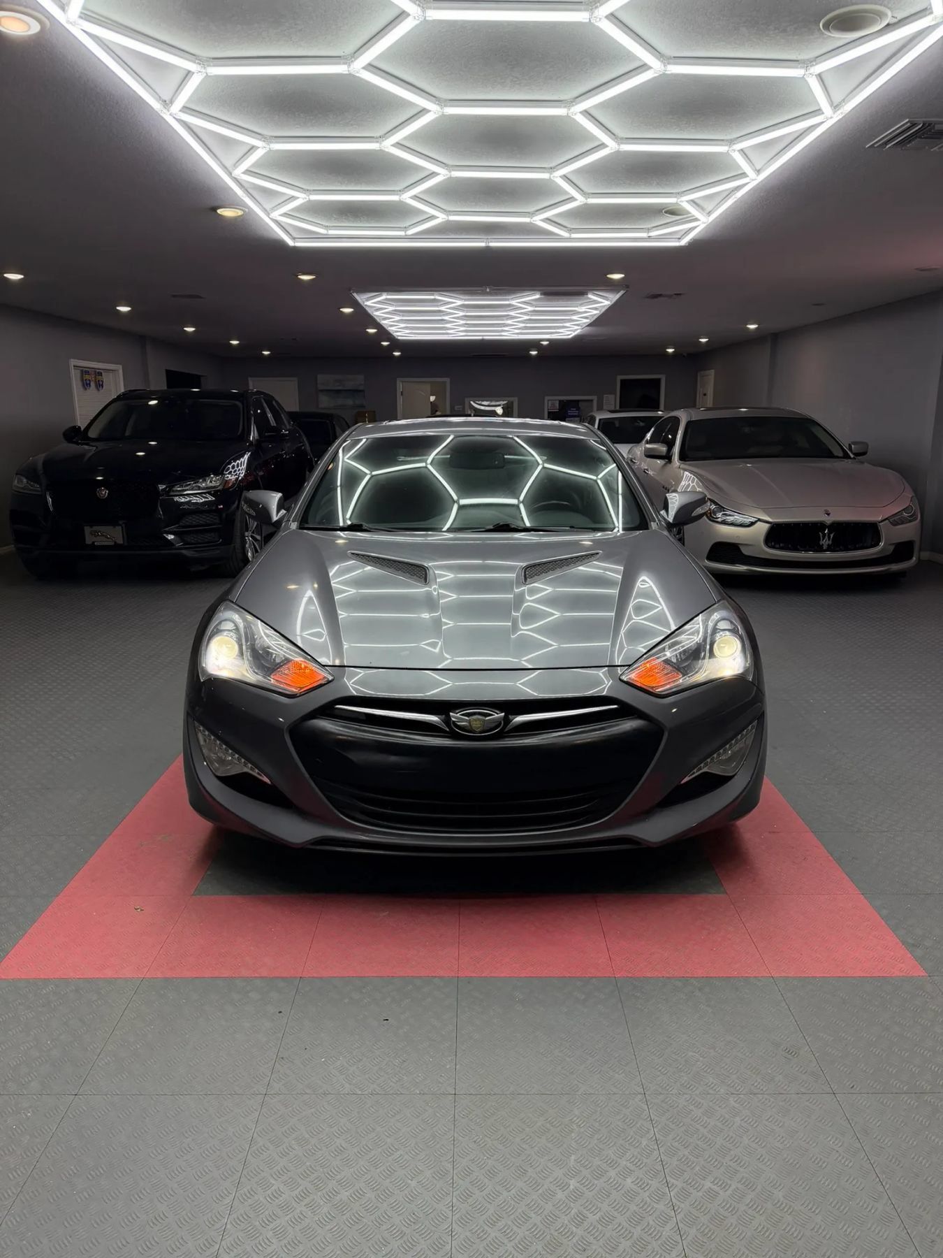 Used 2015 Hyundai Genesis 3.8 RWD image 8